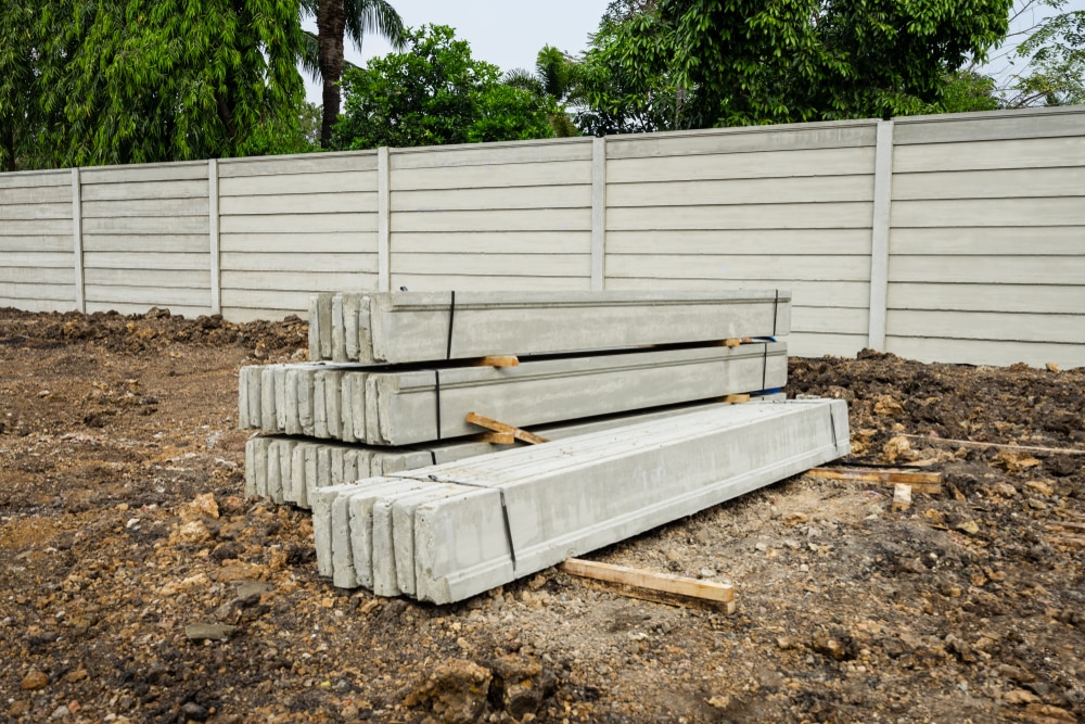 Stack,Of,Precast,Concrete,Wall,Panels,On,Fresh,Ground,Floor,to